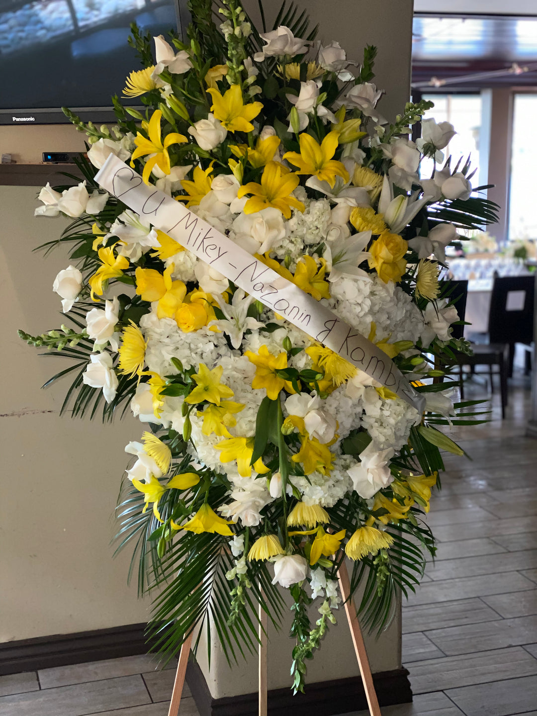 Large Yellow And White Spray