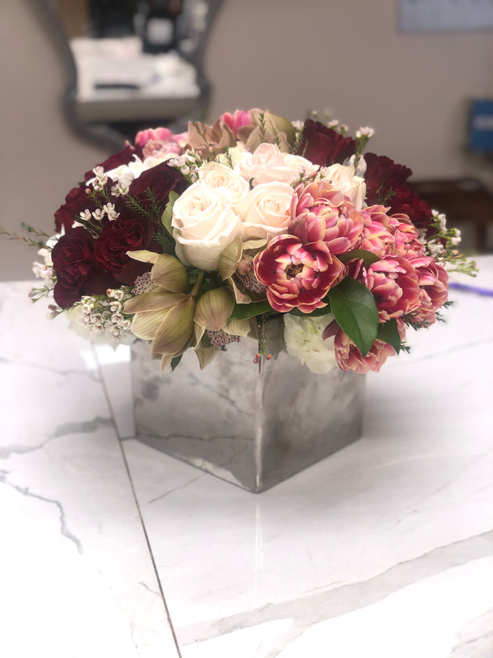 Cluster Arrangements In A Square Vase